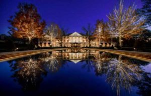 christmas-lighting-in-Colonial-Williamsburg