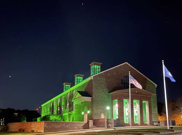 green-lights-at-courthouse-williamsburg