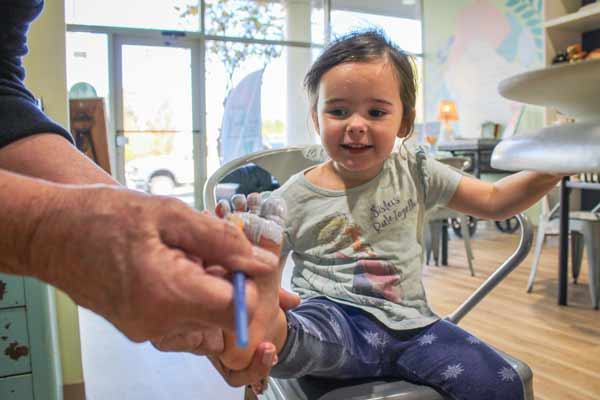 toddler-time-at-paint-on-pottery